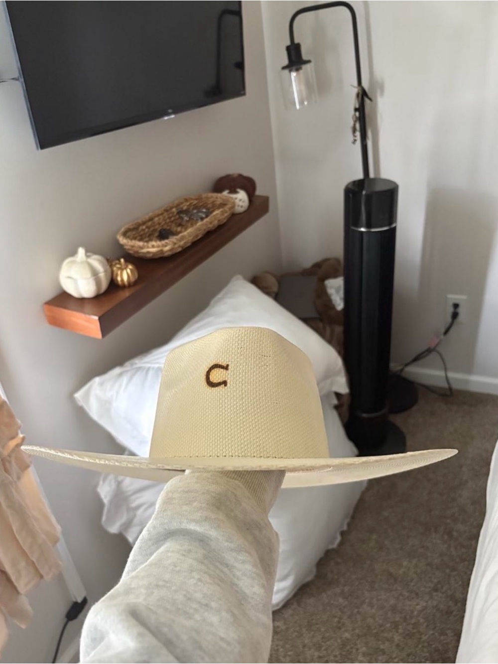 Flat brim Charlie 1 hat barely worn size medium